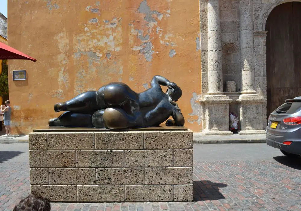 Botero : le fameux peintre et sculpteur des personnages aux formes voluptueuses