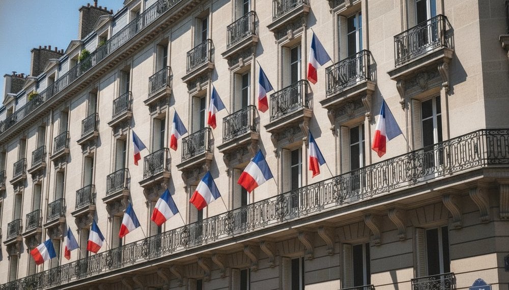 Drapeaux tricolores français pour la Fête nationale du 14 juillet 2026